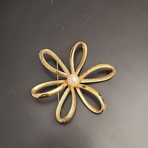 Elegant Gold Flower Brooch with Pearl Center